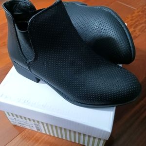 *NEW* Adrienne Vittadini Girl's Size 13 Black Boots